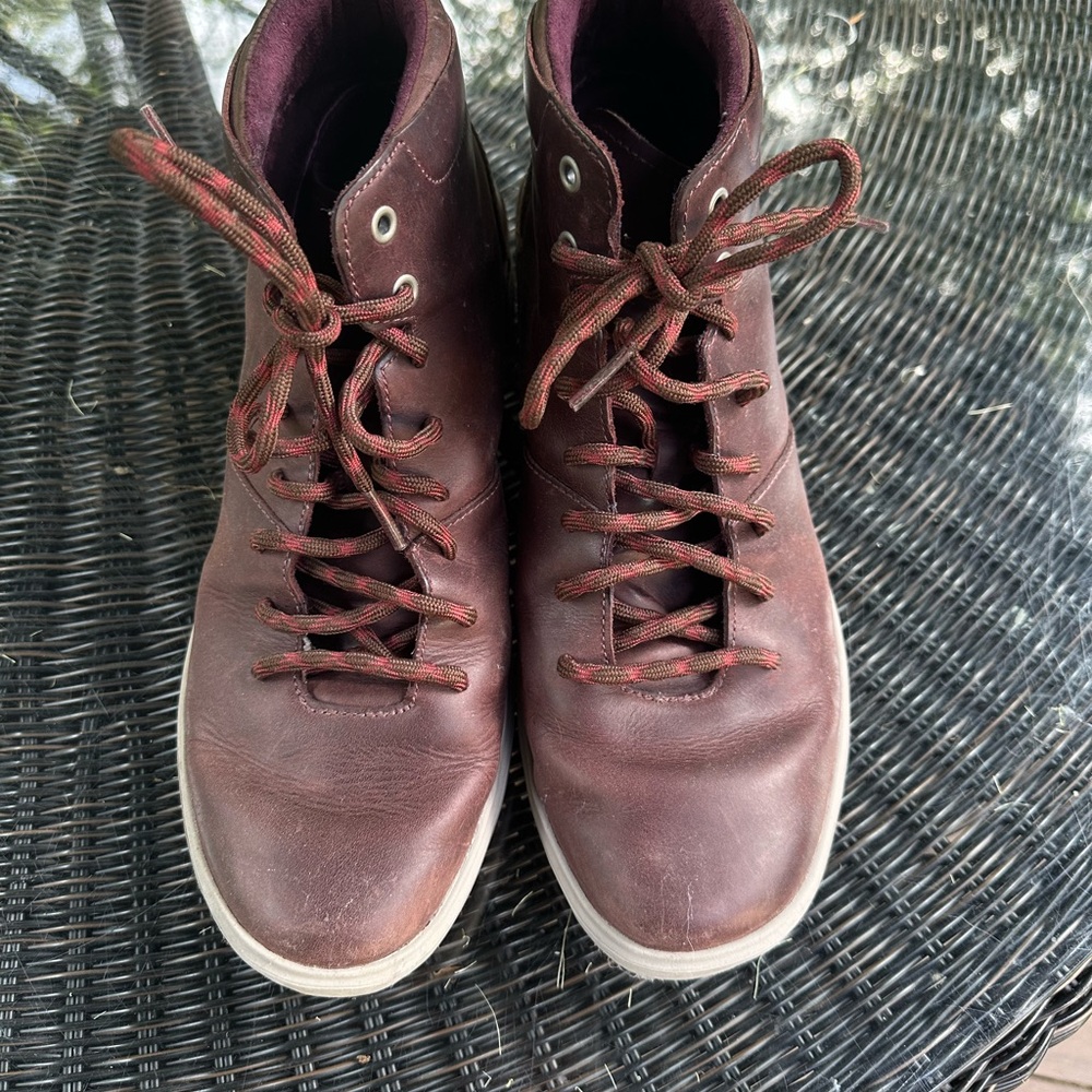 Merrell Women's Burgundy Ankle Boots